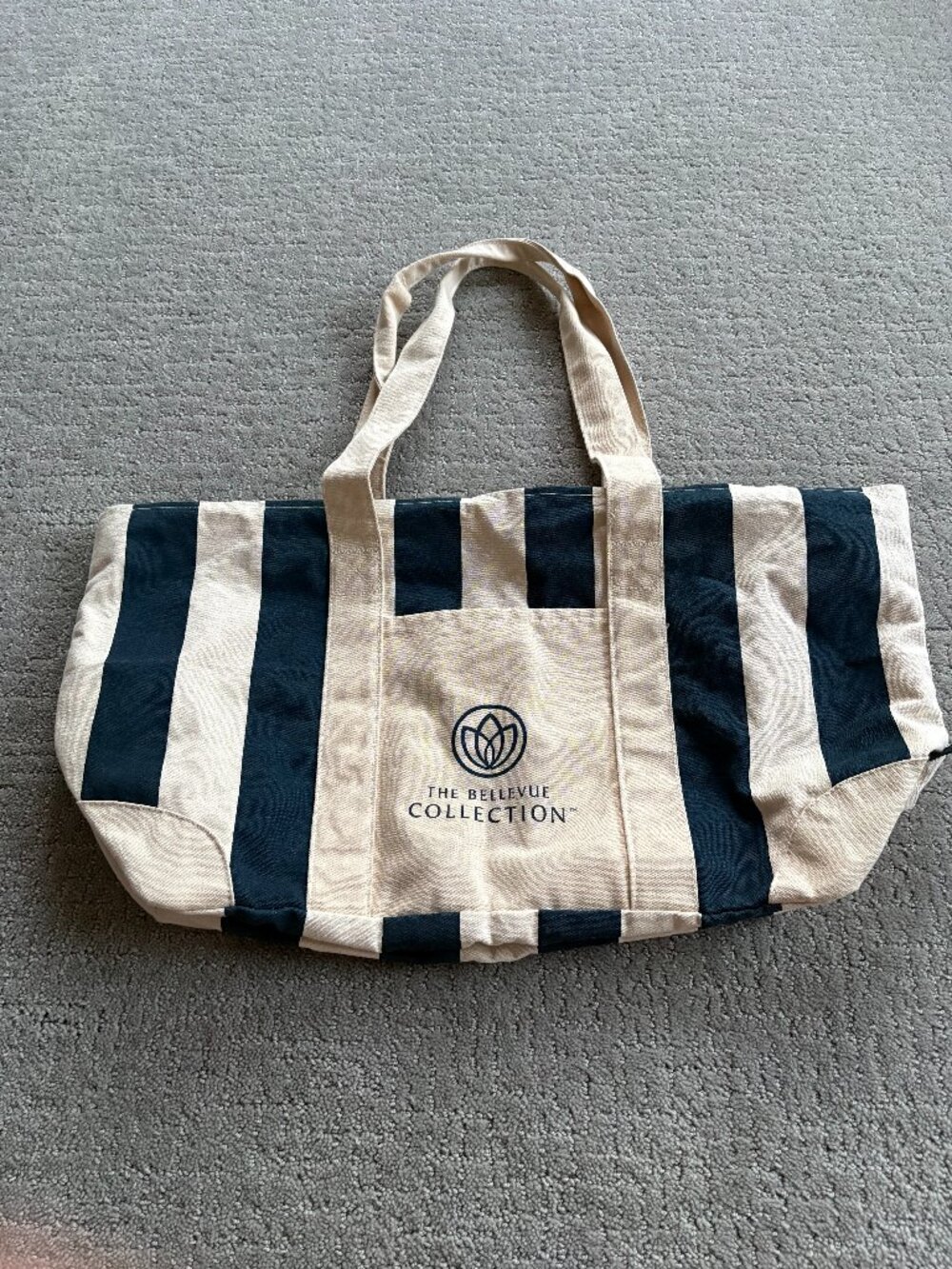 The Bellevue Collection Canvas Cabana Beach Tote Navy Blue Cream Large 23" x 12"